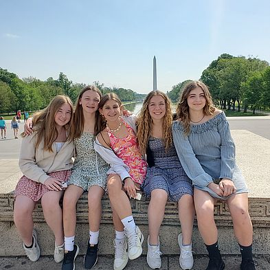 students in front of washington monument